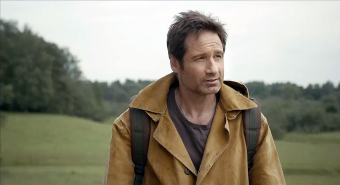 Duchovny u video-klipu isprobava sve najvažnije ruske simbole. Izvor: Press Photo
