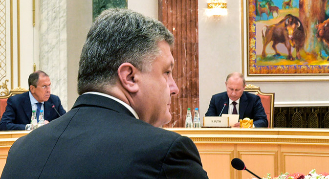 Služba za odnose s javnošću predsjednika Ukrajine objavljuje da su se Putin i Porošenko dogovorili o režimu privremenog prekida vatre. Izvor: Reuters