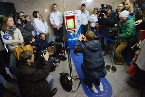 Tiket gratis ke stasiun kereta bawah tanah Moskow untuk leg squats. Sumber: Ramil Sitdikov/RIA Novosti