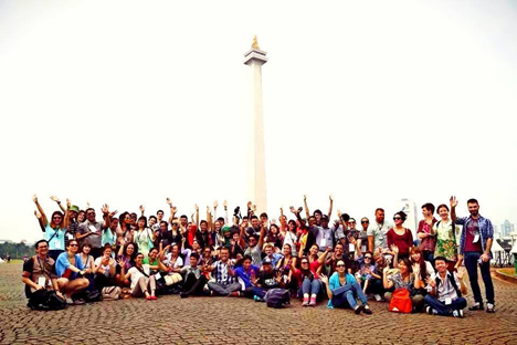 Seluruh peserta BSBI berkunjung ke Monas, Jakarta. Foto: Kementarian Luar Negeri Indonesia