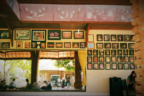 Kami di Bali sedang belajar di sanggar. Foto: penulis