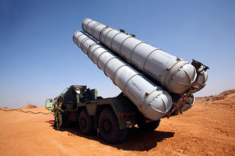 Sistem antipesawat dan antimisil portabel S-300VM Antey-2500 mampu melawan misil balistik dengan jarak jangkau hingga 2.500 kilometer. Foto: ITAR-TASS