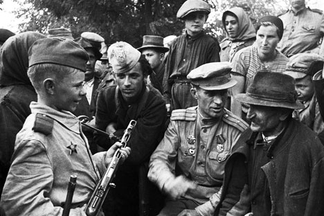 Saat masa kejayaan Uni Soviet, pahlawan cilik digambarkan sebagai contoh keberanian dan kepahlawanan untuk generasi baru, yang tidak gentar menghadapi kengerian perang. Foto: Anatoly Egorov/RIA Novosti