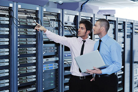 Menurut peraturan tersebut, penyimpanan data pribadi pada server yang berlokasi di luar negeri diperbolehkan dengan beberapa batasan. Foto: PhotoXPress