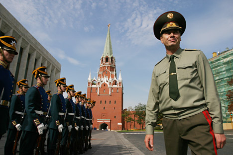 Sejak adanya jalan masuk baru ke dalam komplek Kremlin yang membuat orang dapat melalui pos penjagaan dengan lebih cepat, pengunjung Kremlin mencapai 9 ribu hingga 12 ribu orang per hari. Foto: Viktor Vasenin/RG