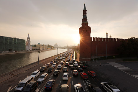 Menurut Direktorat Kepolisian Lalu Lintas Rusia, hingga 2014 terdapat 5,5 juta kendaraan yang terdaftar di Moskow. Foto: Getty Images/Fotobank