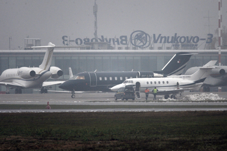 Komite Investigasi Federasi Rusia menyampaikan tubuh keempat korban kecelakaan sudah ditemukan dan kotak hitam pesawat Falcon pun telah diambil untuk diselidiki. Foto: Maksim Blinov/RIA Novosti