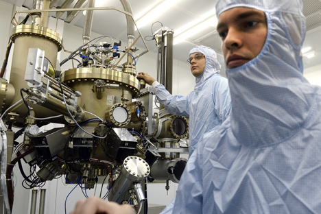 Dua orang mahasiswa dari National University of Science and Technology MISIS. Foto: ITAR-TASS
