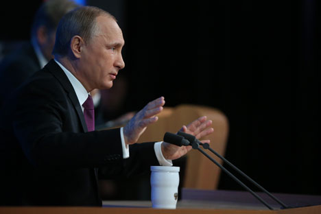 Presiden Rusia Vladimir Putin kembali menggelar konferensi pers rutin di hadapan wartawan Rusia dan wartawan asing pada Kamis (18/12). Foto: Konstantin Zavrazhin / RG