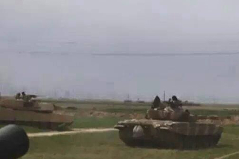 Dua musuh bebuyutan di era Perang Dingin, tank Amerika M1A1M Abrams dan tank Soviet T-72C, kini bersatu padu di Irak untuk melawan ISIS. Foto: Military.ir