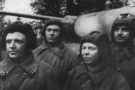 Dmitry Lavrinenko, prajurit Tentara Merah yang telah dinobatkan sebagai Pahlawan Uni Soviet, seorang pengendara tank yang paling produktif sepanjang perang berlangsung. Foto: Wikipedia