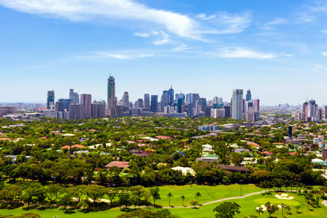 Pemandangan dari atas kota Makati, daerah pusat ekonomi dan bisnis modern Metro Manila, Filipina. Foto: Shutter/Legion Media