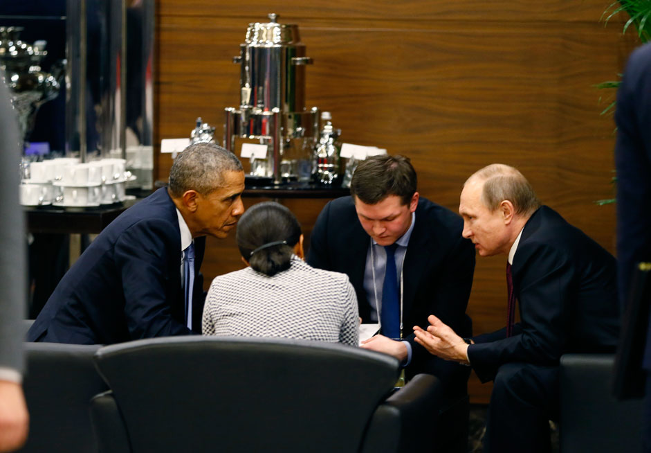 US-Präsident Barack Obama spricht mit Russlands Präsident Wladimir Putin während einer Pause beim G-20-Gipfel in Antalya, Türkei. 