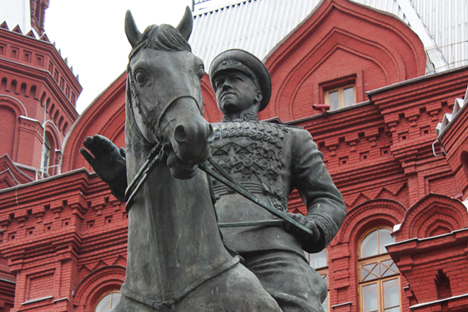 Паметник на маршал Жуков.