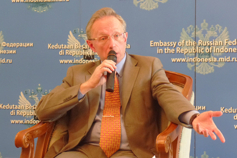 Duta Besar Federasi Rusia untuk Indonesia Mikhail Galuzin meyakini, terlepas dari krisis yang tengah dihadapi Rusia, sebagain besar masyarakat Rusia mendukung kebijakan luar negeri Presiden Putin di Suriah.