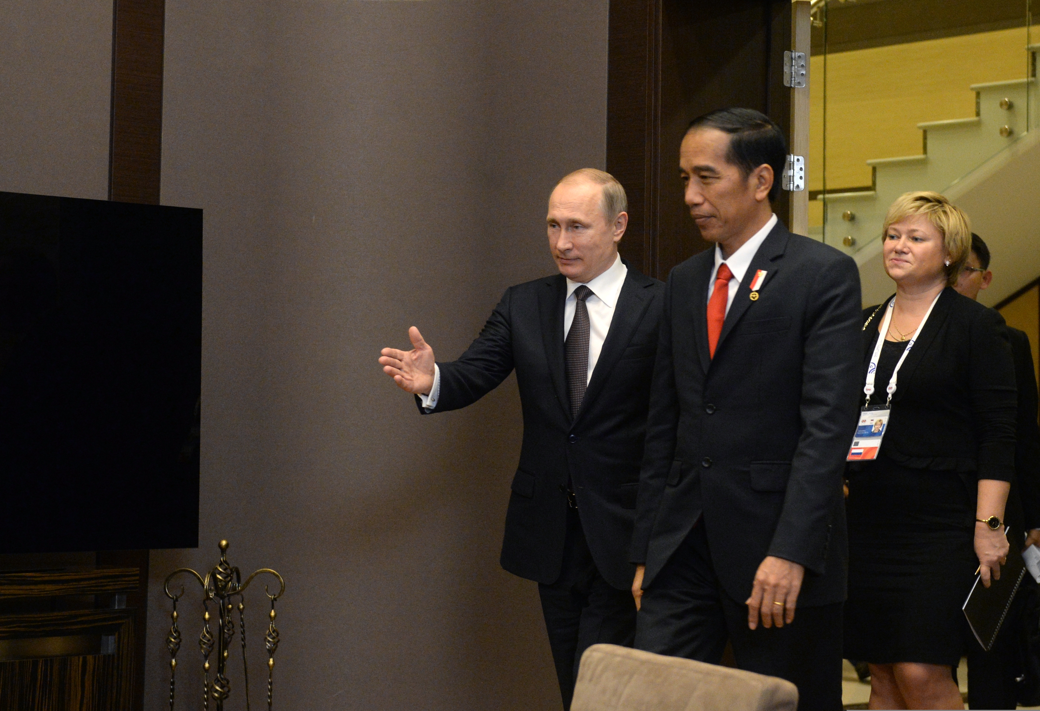 Selain menghadiri KTT Rusia-ASEAN di Sochi pada Mei lalu, Presiden Joko Widodo juga telah beberapa kali bertemu langsung dengan Presiden Putin.