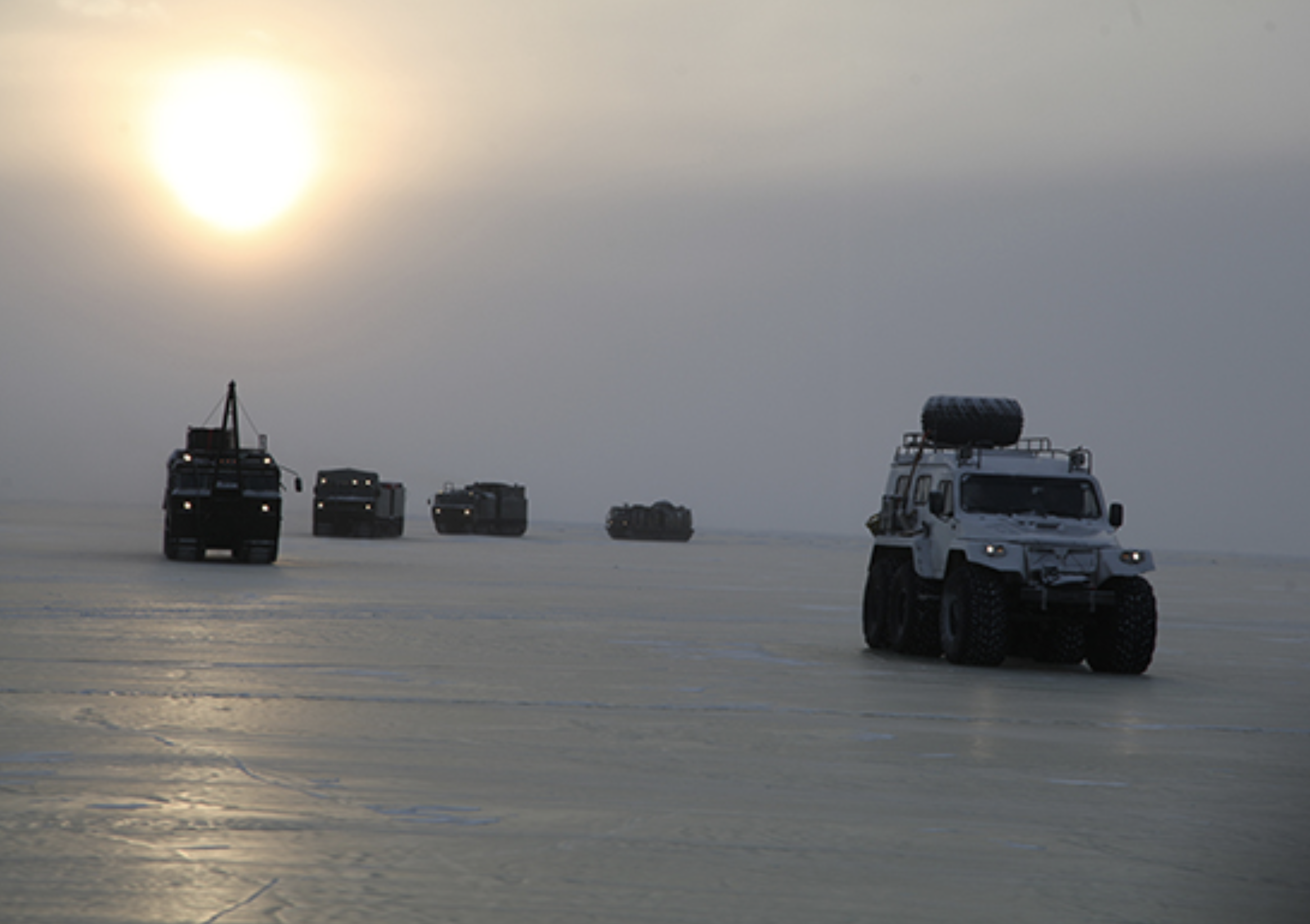 Rusia menguji sejumlah model peralatan militer terbaru di Kutub Utara.