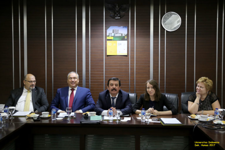Delegasi MGU menawarkan kerja sama dalam sejumlah bidang, di antaranya adalah pendirian pusat bahasa Rusia di UI.