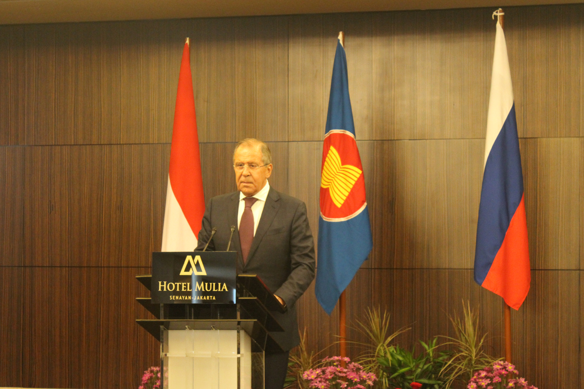 Menteri Luar Negeri Rusia Sergei Lavrov berpidato di Hotel Mulia, Jakarta, Rabu (9/8).
