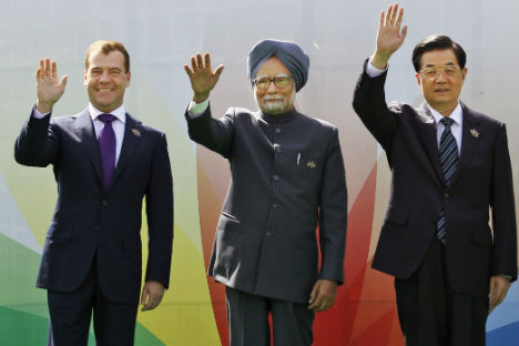 From left to right: Russian president Dmitri Medvedev, Indian Prime Minister Manmohan Singh, Chinese Hu Jintao at BRICS leaders summit in New Delhi 29 March, 2012. Source: AP