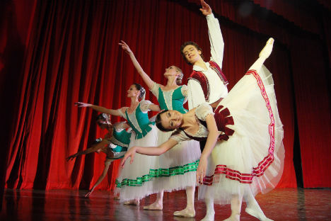 Russian ballet troupe Gzhel. Source: Salvia Group of Companies