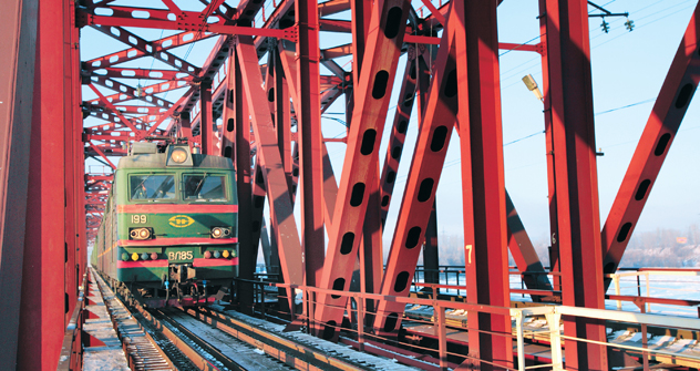 Russian offers the Trans-Siberian Railway as an alternative to the Suez Canal and lower transport costs. Source: ITAR-TASS