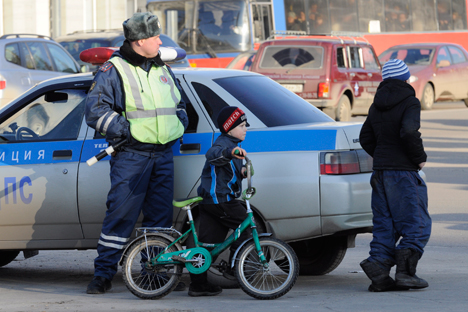 Those parents who leave children alone at home, outside and elsewhere should be punished for parental negligence, the authorities said. Source: Kommersant