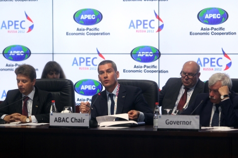 Ziyavudin Magomedov (in the middle) represents Russia in an advisory role at APEC. Source: PhotoXPress