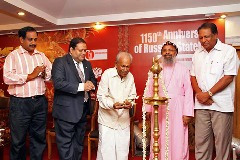 The Maharaja of the erstwhile kingdom of Travancore (centre) lights the inaugural lamp. Source: Russian Embassy in New Delhi
