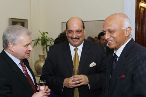 Indian Foreign Secretary Ranjan Mathai with Russian First Deputy Foreign Minister Andrei Densiov at a dinner hosted by the Indian Ambassador in Moscow. Source: Embassy of India in Moscow