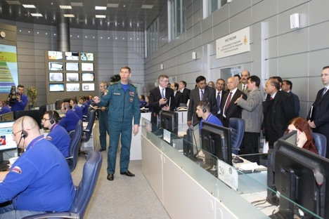 During his visit to Moscow Union Home Minister Sushilkumar Shinde attended the Russian National Crisis Management Centre. Source: Embassy of Russia in the Republic of India