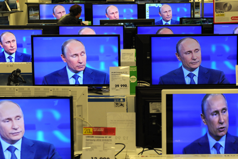 Televisions in a Moscow department store showing Vladimir Putin's televised session: He discusses a range of domestic and international problems, including international terrorism, corruption and the plight of opposition. Source: AFP / East News