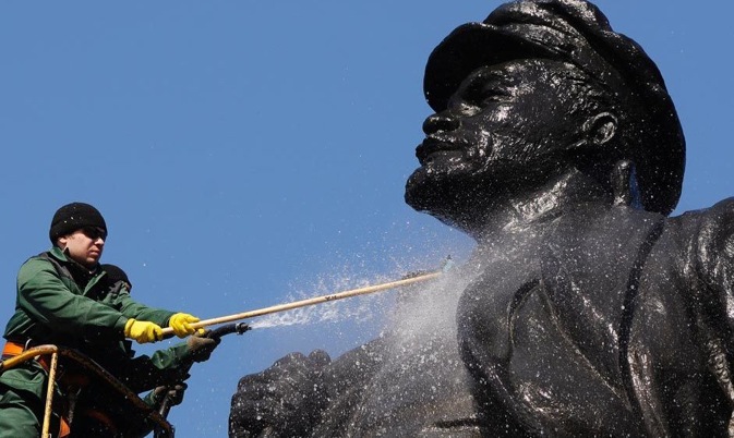 Although Lenin statues are well-maintained, the leader is largely forgotten in Russia. Source: Reuters / Ilya Naymushin