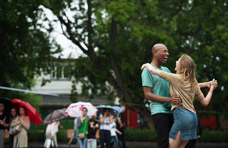 City residents dancing in the Central Gorky Park. Source: Maxim Blinov/RIA Novosti