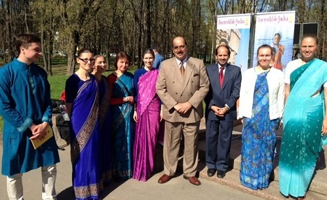 Ajai Malhotra (C), Ambassador of India to the Russian Federation, was the Chief Guest at the celebration. Source: Embassy of India in Moscow