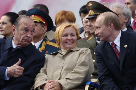 French President Jacques Chirac (left) gives the thumbs up to Russian President Vladimir Putin while Putin's wife Lyudmila smiles during the Victory Day parade on May 9, 2005. Source: AP