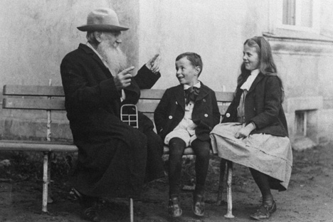 The multi-volume collection by Tolstoy includes his novels, diaries, letters, articles and religious and philosophical texts. Source: RIA Novosti / Boris Prikhodko