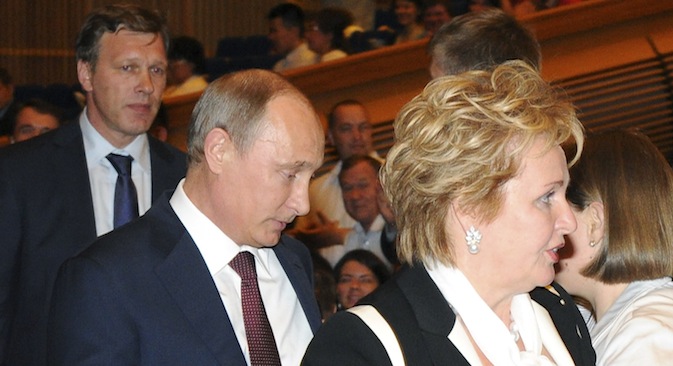 Russia's President Vladimir Putin (C) and his wife Lyudmila (R) walk before watching the "Esmeralda" ballet at the State Kremlin Palace in Moscow, June 6, 2013. Source: Reuters / Michael Klimentyev / RIA Novosti / Kremlin