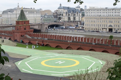 Helicopters will come in to land either from the direction of Zamoskvoretsky Bridge or from the side of Zaradye. Source: AP