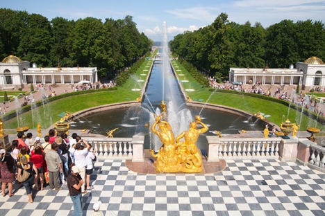 Peterhof, called the "Russian Versailles, was a summer residence of the Russian monarchs. Source: Lori / Legion Media