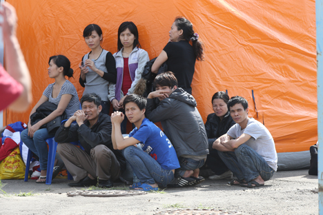 The immigration camp hastily set up in the west of Moscow following large-scale inspections of the city’s markets looks more like a refugee camp. Source: ITAR-TASS