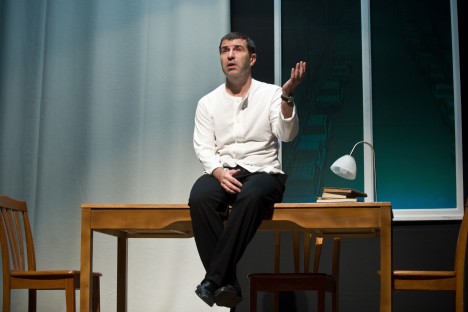 Crowdfunding helped writer Yevgeny Grishkovets to release the video version of his “+1” play. Source: Itar-Tass