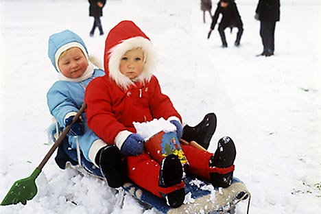 To fight autumn gloom Russians, especially kids, are looking forward to snow and favourite winter occupations.
