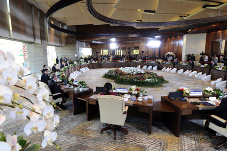 Leaders of the Asia-Pacific Economic Cooperation forum attend a plenary meeting at the 25th APEC Summit. Source: Photoshot/Vostock Photo