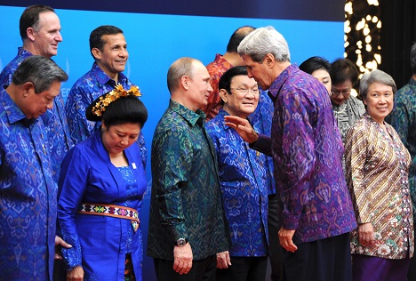 Russian President Vladimir Putin, center, and U.S. Secretary of State John Kerry, foreground, right, during an official photo session by heads of states and governments of the countries of the APEC CEO Summit 2013 held in Bali. Source: Michael Klimentyev / RIA Novosti
