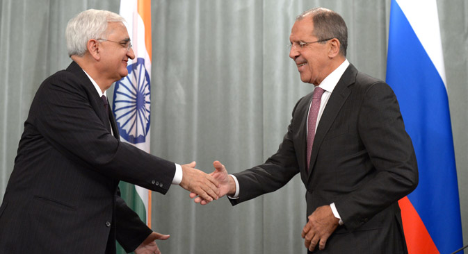 Russian Foreign Minister Sergei Lavrov (r) meets with Indian External Affairs Minister Salman Khurshid in Moscow. Source: Evgeny Biyatov / RIA Novosti