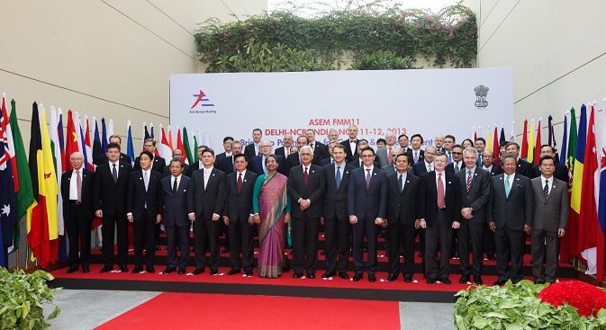 Delegates pose for photos during the 11th Asia-Europe foreign ministers' meeting (ASEM) in New Delhi, November 11, 2013. Source: Photoshot