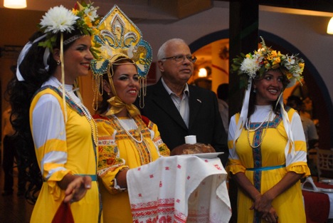The opening ceremony itself had a Russian traditional feast. Indian guests were offered Russian traditional bread and salt. Source: Alexandra Katz