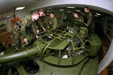 Future reserves of the armed forces will be trained on a voluntary basis in an area related to their university studies. Source: Itar-Tass