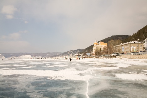 Listvyanka, by Lake Baikal, has many cafes serving local cuisine. Source: Lori / Legion Media